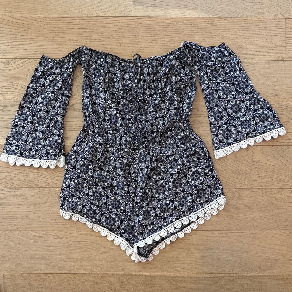 Kori Navy and White Patterned Top